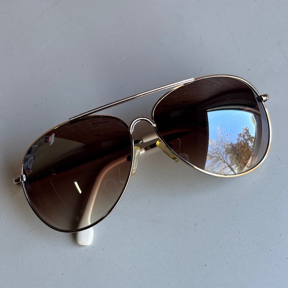 Jessica Simpson metal Gold Aviator Sunglasses with Brown gradient Lenses